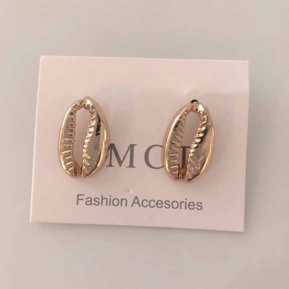 LAST PAIR- Gold Cowrie Shell Earrings - Picture 5 of 5